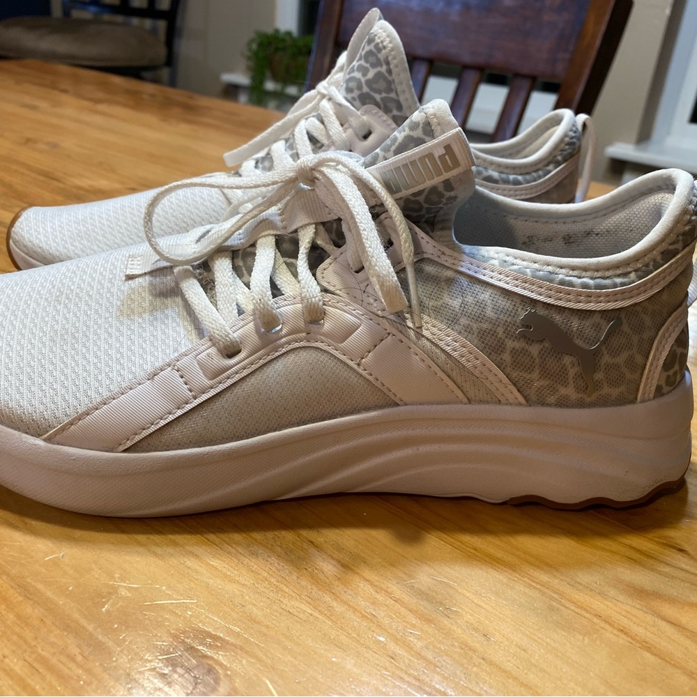 Puma Women's White tennis shoes